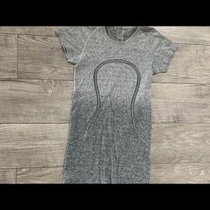 Lululemon swiftly tech short sleeve